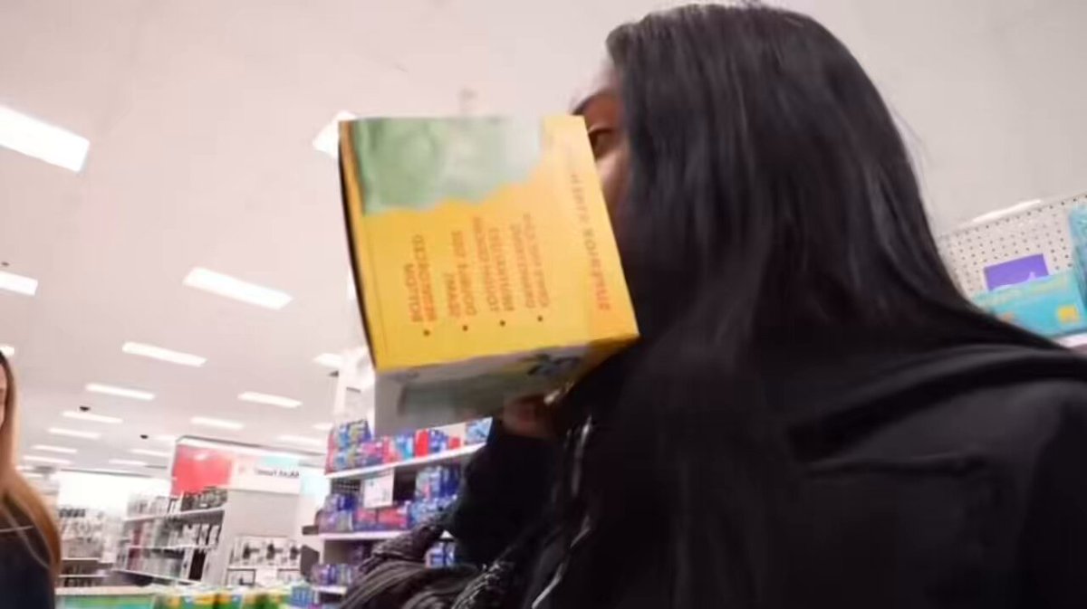 Gigi starts TROLLING Vanessa about her EX IShowSpeed by saying “GREEN APPLES” just like how she used to with Speed when they would end stream 😭💀