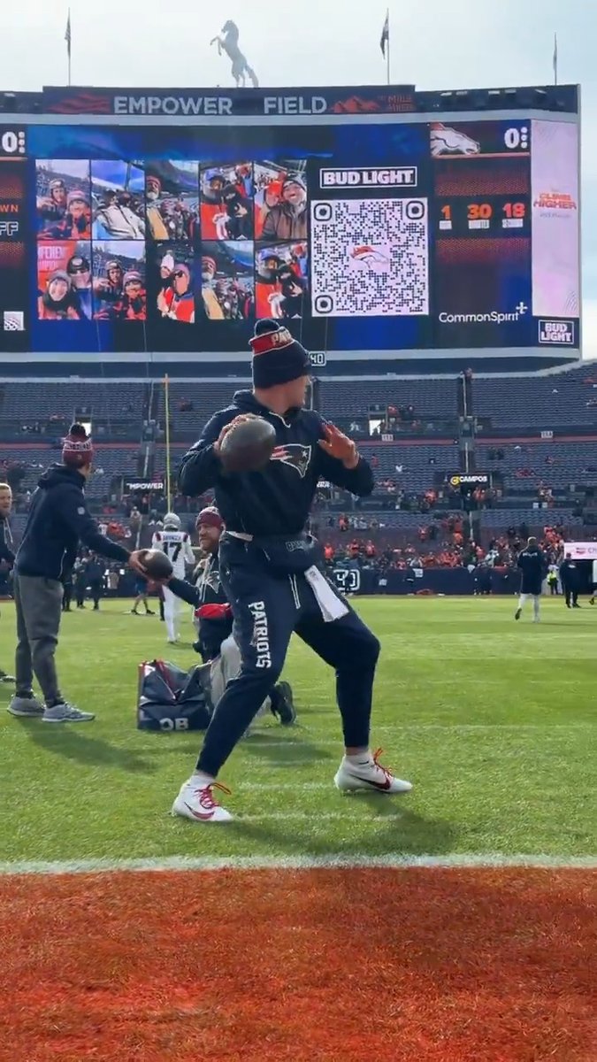 Drake in the AFC Championship ⭐️ NEvsDEN – 3pm ET on CBS/Paramount+ Stream on NFL+