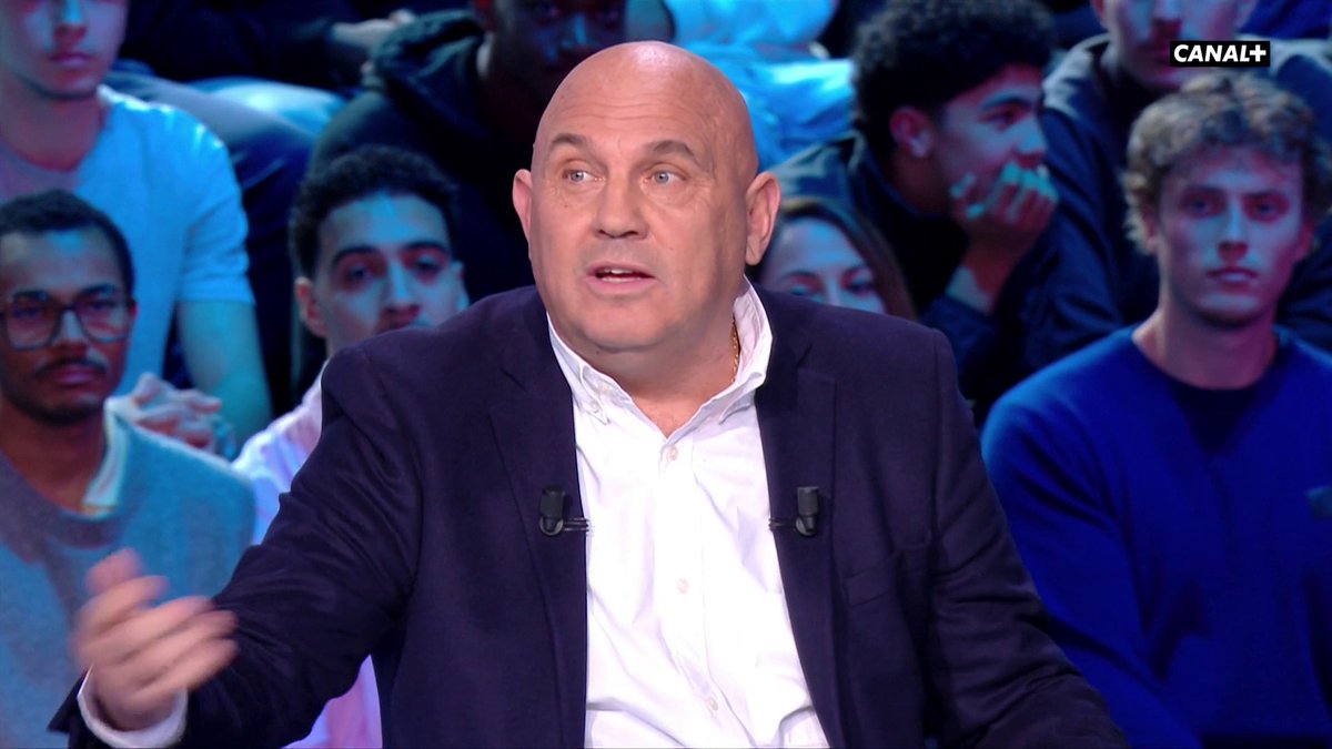 🗣️ Frédéric Antonetti sur la panenka de Mbappé face à Villarreal : "Il a voulu montrer qu'il faut oser !" 🤔 Mbappé a-t-il été maladroit en marquant une panenka sous les yeux de son coéquipier Brahim Diaz ?