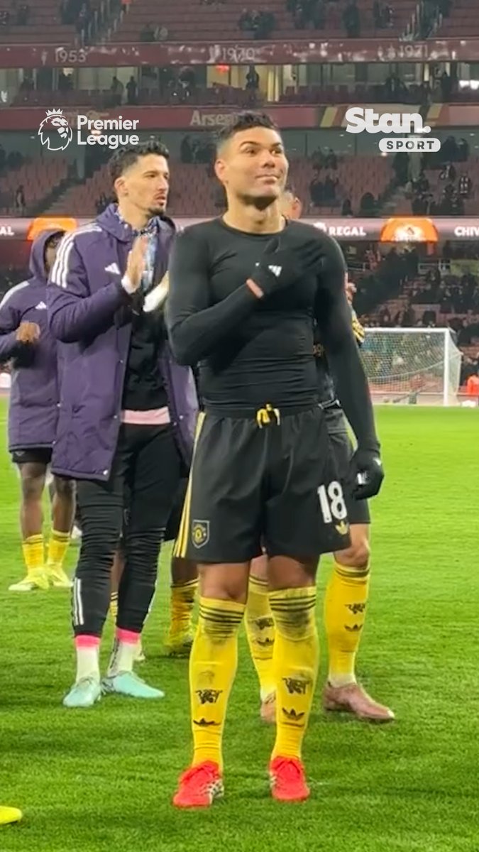 Casemiro being serenaded by the Manchester United away fans after full-time at the Emirates. Just look at his face. 🥹❤️