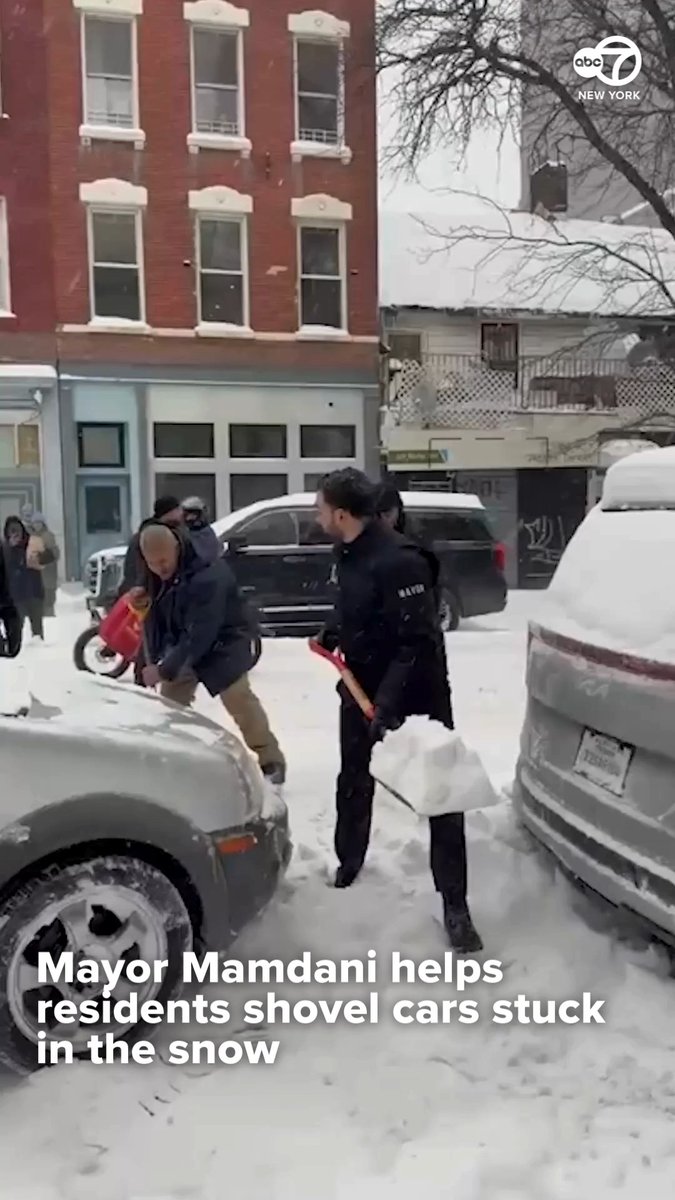 Mayor Mamdani grabbed a shovel and got to work helping people shovel out their cars in Clinton Hill, Brooklyn