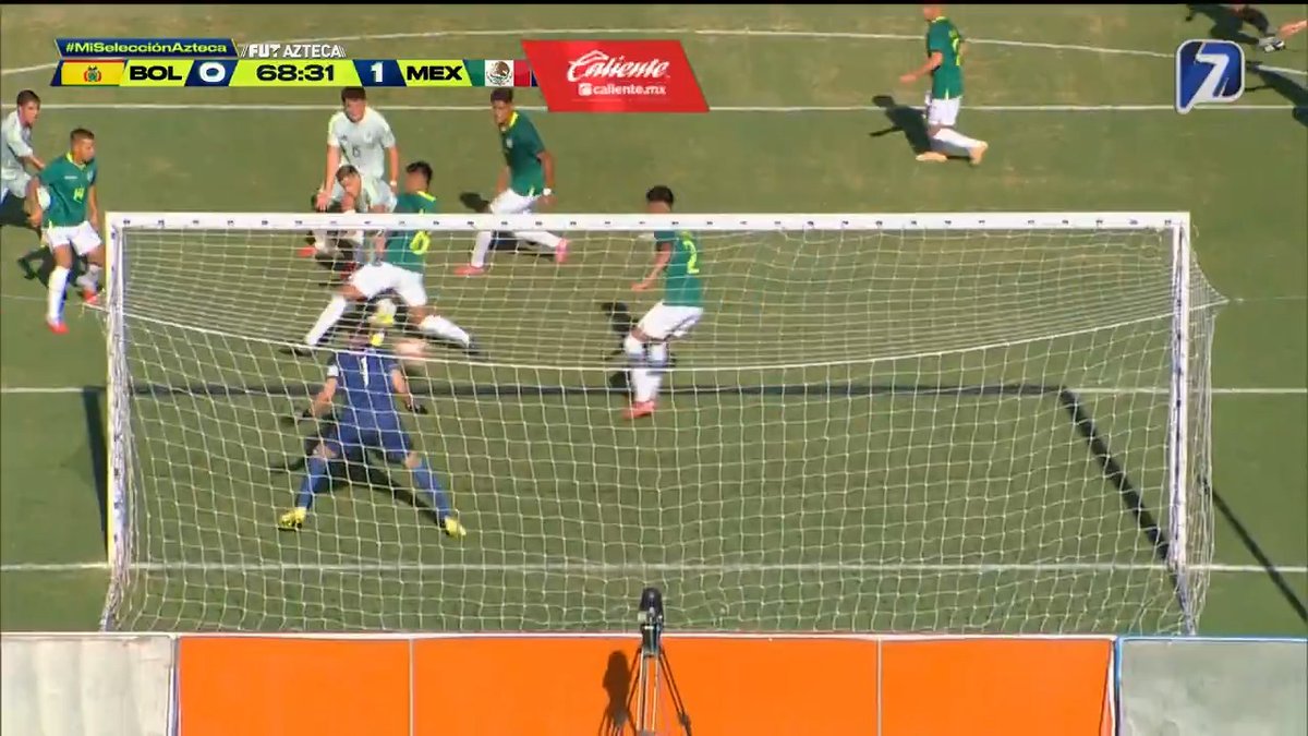 ¡Goool de México! Berterame aprovecha el mal rebote del arquero y abre el marcador en el juego #MásAcciónMásDiversión #MiSelecciónAzteca Caliente Sports te presenta los mejores momentos mientras apuestas y ganas EN VIVO:
