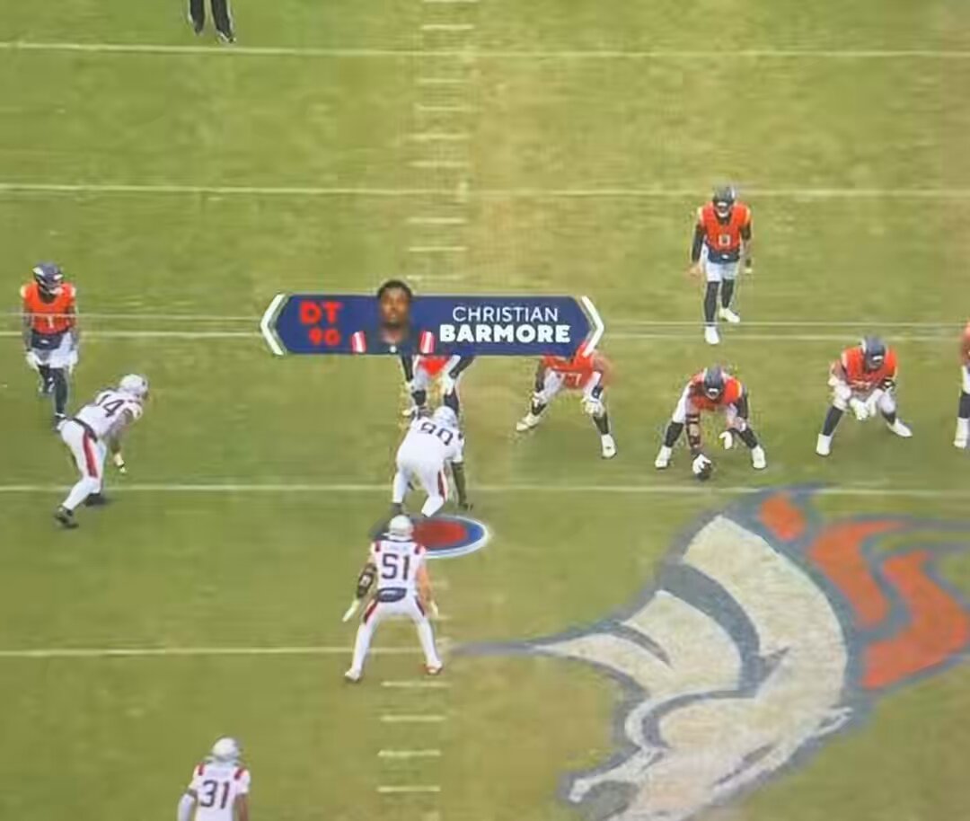 A 6-5, 315lb man should not be able to move this well 😳