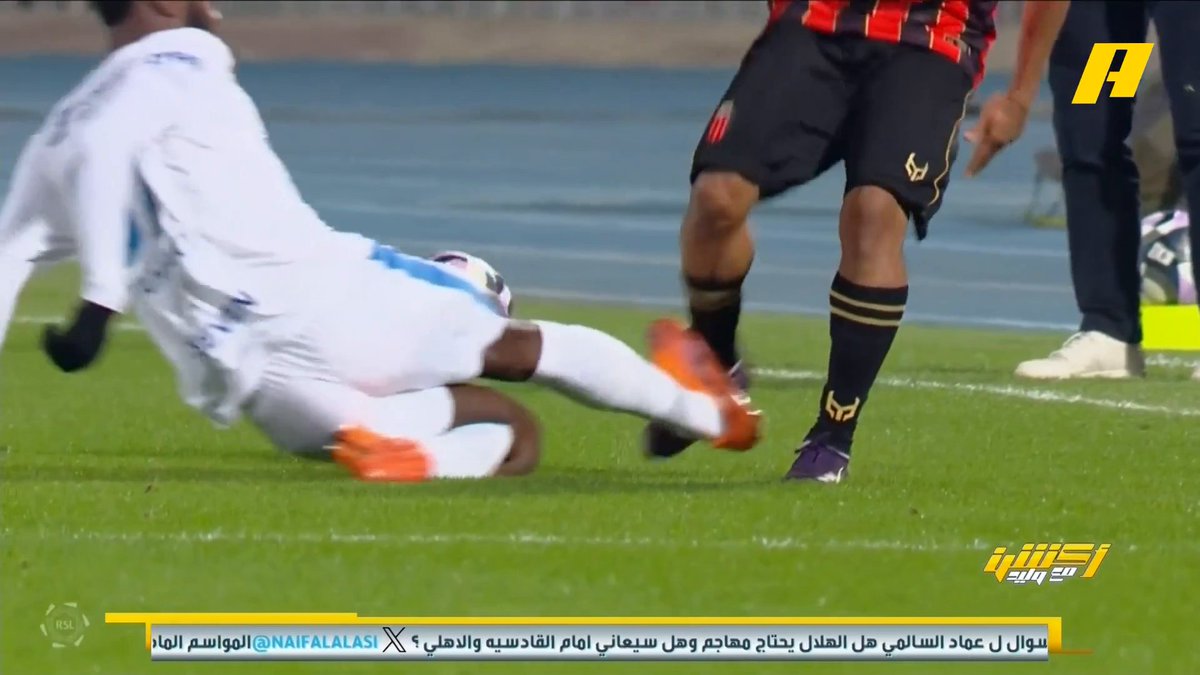 محمد فودة: - د 26 كان يجب إلغاء هدف الهلال وإنذار حسان تمبكتي بسبب وجود خطأ قبل الهدف.. سمير عثمان يتفق - د 31 - 39 لا يوجد ضربتي جزاء للرياض - د 81 ضربة جزاء لم تحتسب للهلال .. سمير عثمان يتفق - د 92 قرار صحيح بطرد لاعب الرياض بالبطاقة الصفراء الثانية #الهلال_الرياض مجاناً على MBC شاهد برنامج #أكشن_مع_وليد يومياً الساعة 11:00 مساءً بتوقيت السعودية على #MBCAction لمتابعة البث المباشر
