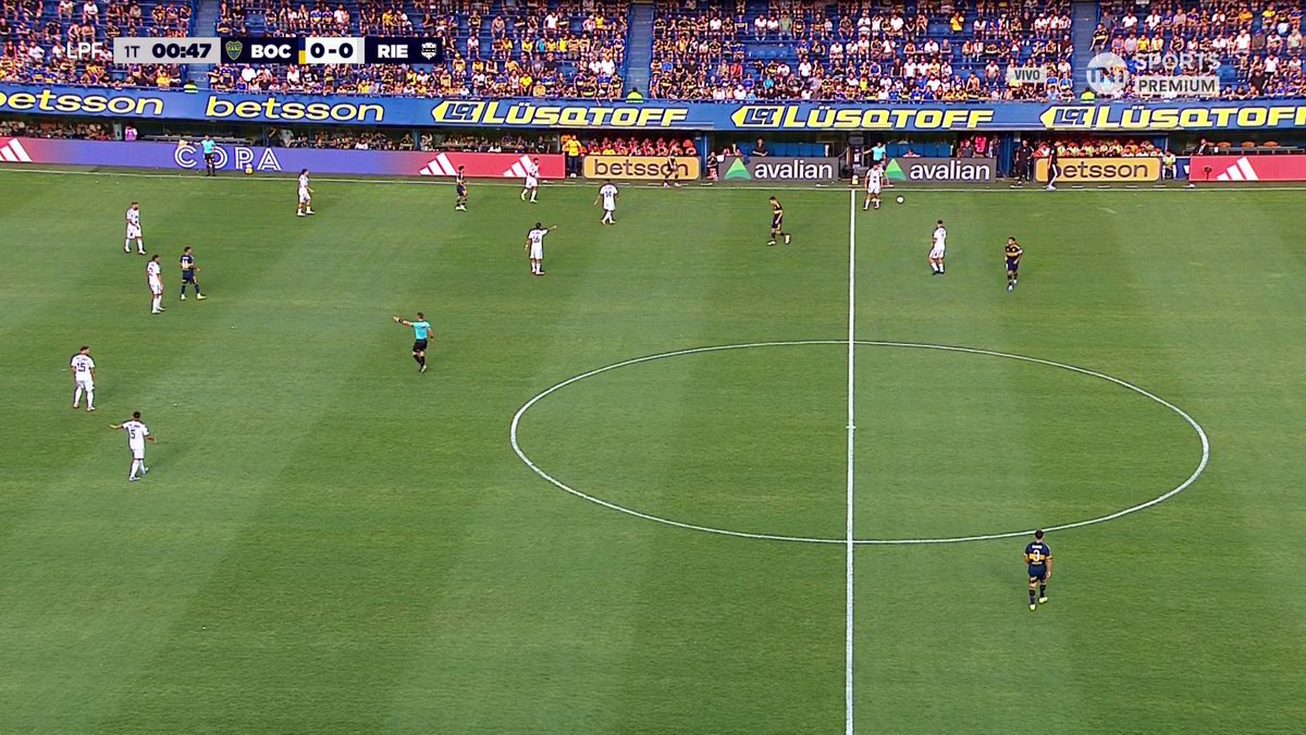 ⚠️Deportivo Riestra llegó a #LaBombonera con el objetivo claro de no dejar jugar a #Boca con el uso del juego brusco, permitido por Zunino que NO amonesta.
