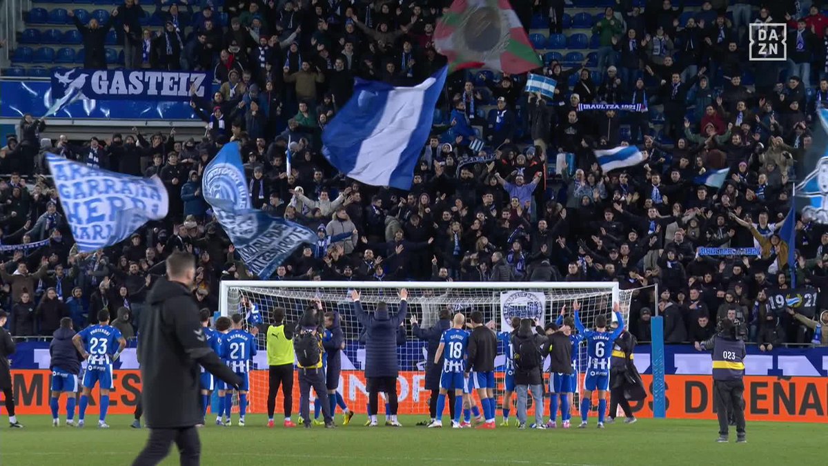FIESTA TOTAL EN MENDIZORROZA ⚪️🔵 El Deportivo Alavés no ganaba en LALIGA desde el 6 de diciembre #ElPost ⚽