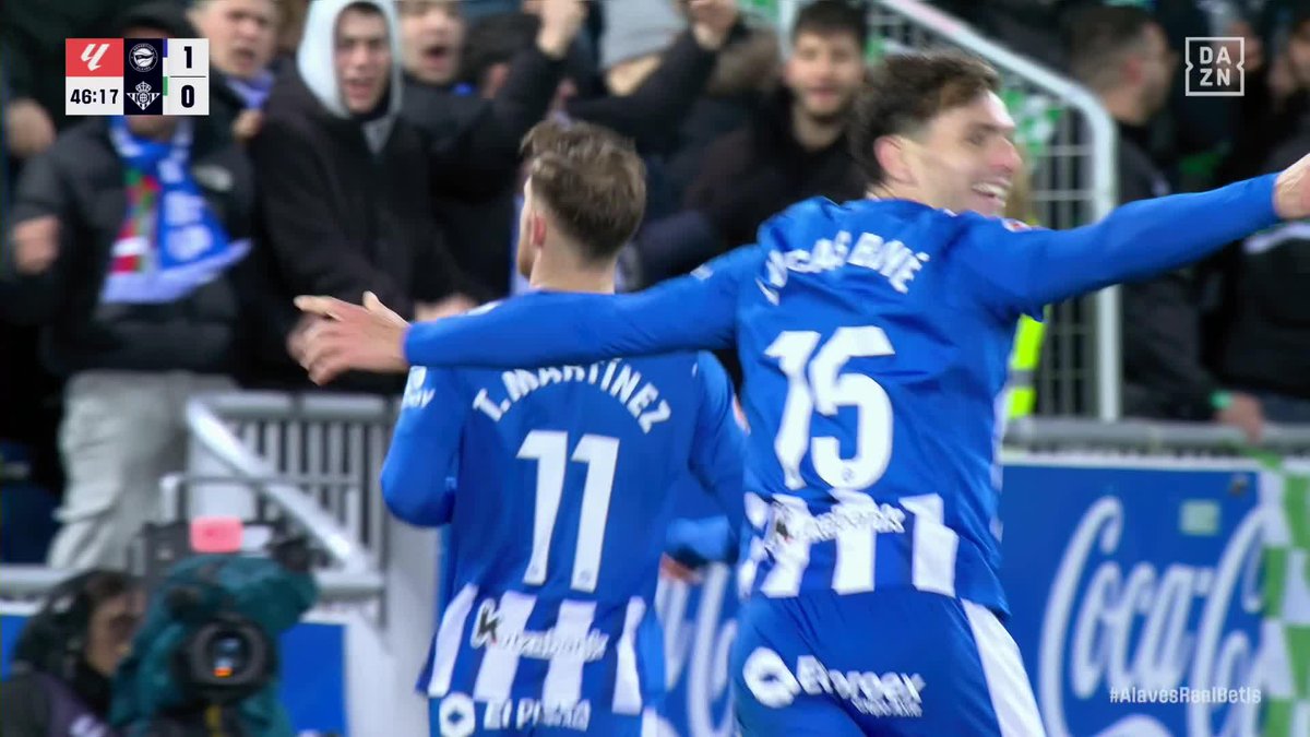 EL MARTILLAZO DE TONI MARTÍNEZ SE GRITA EN TODA VITORIA 🔨 El cabezazo que saca al Deportivo Alavés del descenso, que le vuelve a hacer ganar 5 partidos de LALIGA después #LALIGAenDAZN ⚽