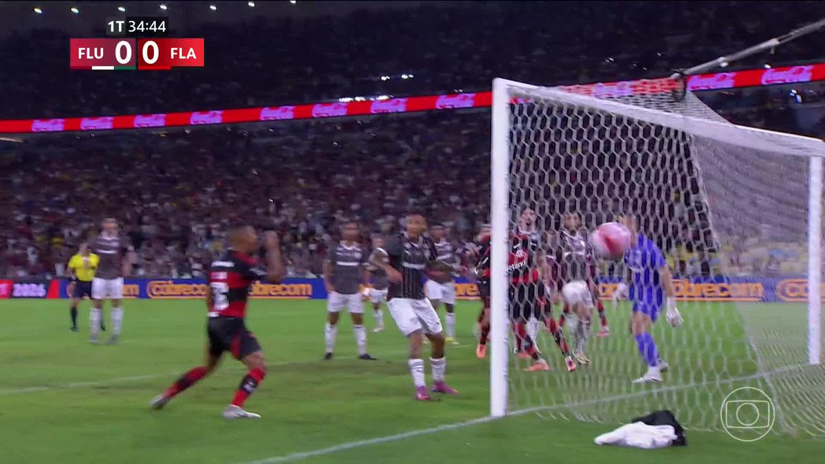 esse bagre custou o mesmo valor do vitor roque. uma das piores contratações da história do flamengo.