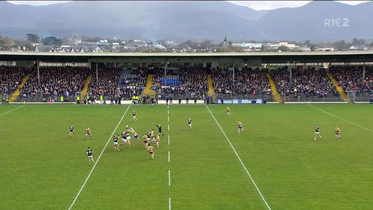 "We don't have to like the rule but we have to get the interpretation right" Lee Keegan and Éamonn Fitzmaurice discuss the 50m rule for the ball not being handed back to the opposition promptly 📺 Watch #AllianzLeagueSunday -