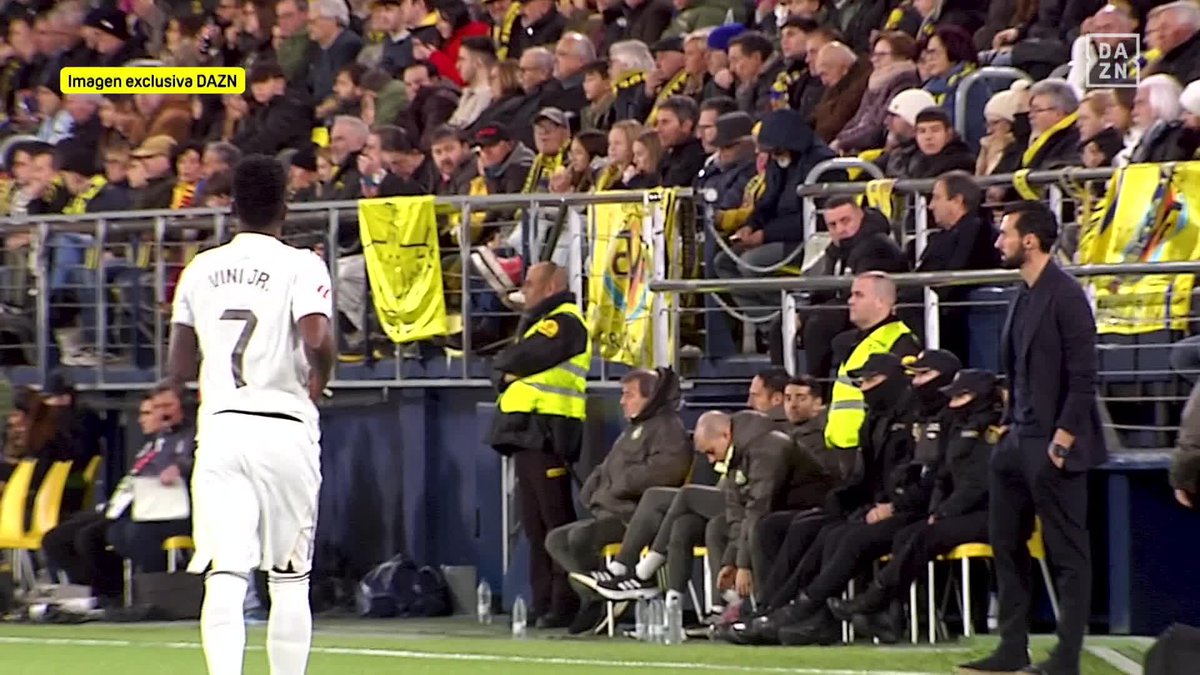 🗣️ Álvaro Arbeloa a Vinícius sobre el arbitraje: "Sigue, no nos van a dar NINGUNA. Sigue concentrado." MI ENTRENADOR 👏🏻👏🏻👏🏻