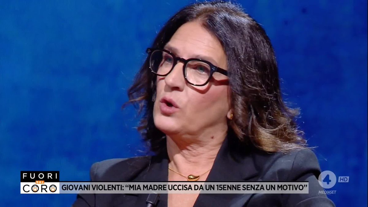 "Mia mamma è stata strangolata e massacrata con una lampada". Aveva 15 anni il ragazzo che ha ucciso la mamma 82enne di Silvia in casa senza motivo a #Milano. Oggi la figlia chiede giustizia e che con urgenza venga riformato il procedimento penale minorile. #Fuoridalcoro