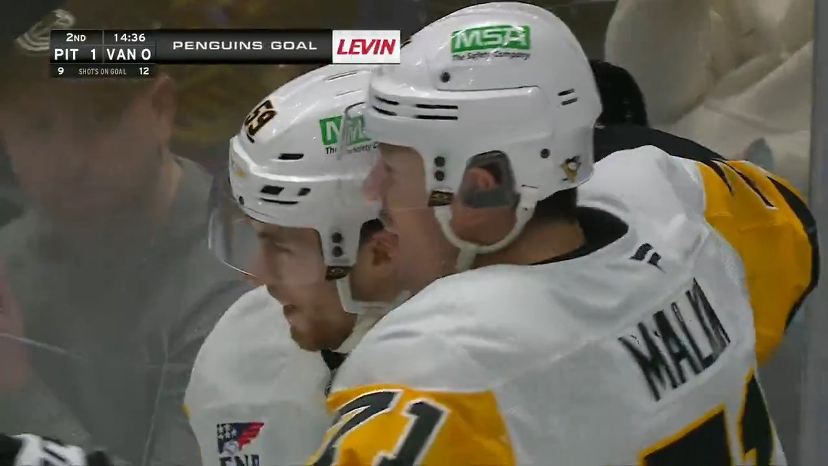 GENO MACHINO 💪 17 seasons. 40+ points. Still that guy.