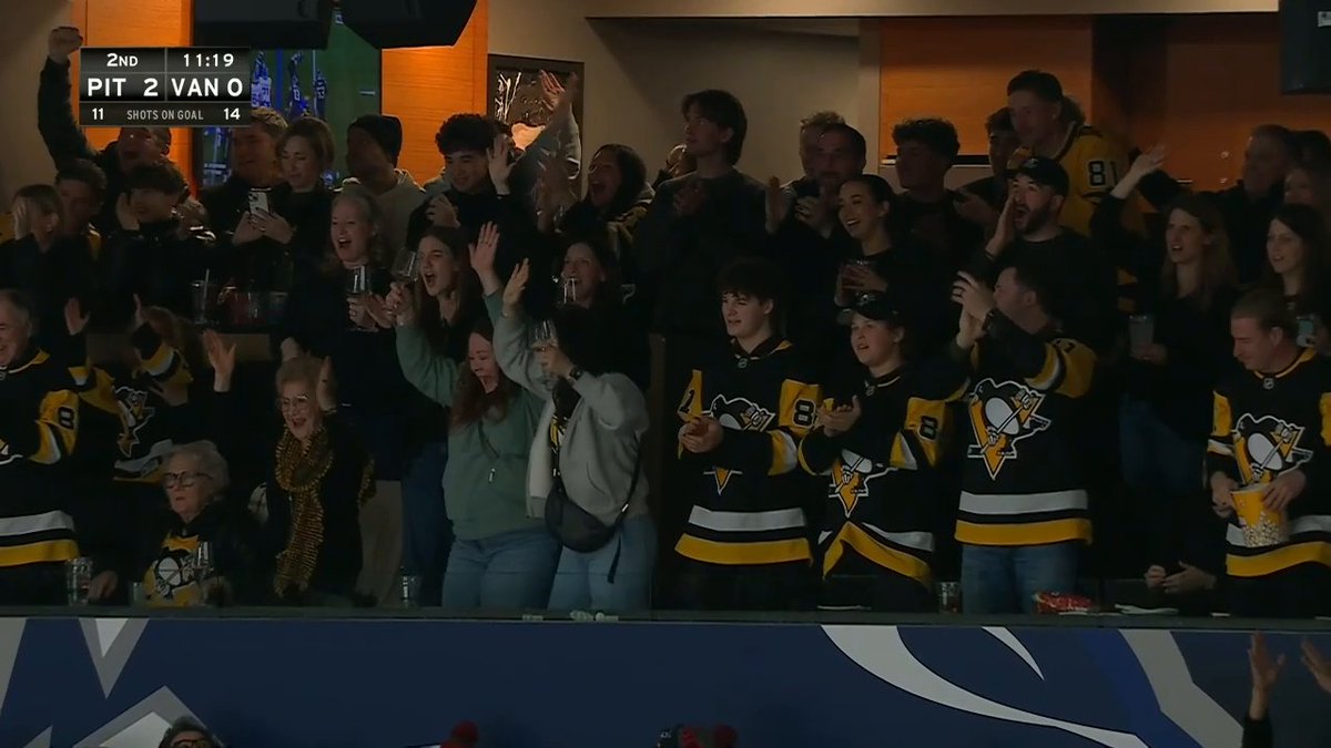 ⚠️ COOL MOMENT ALERT ⚠️ Ben Kindel scores in his first game in his home province with 150 friends and family in attendance! A goal to remember for the 18-year-old!