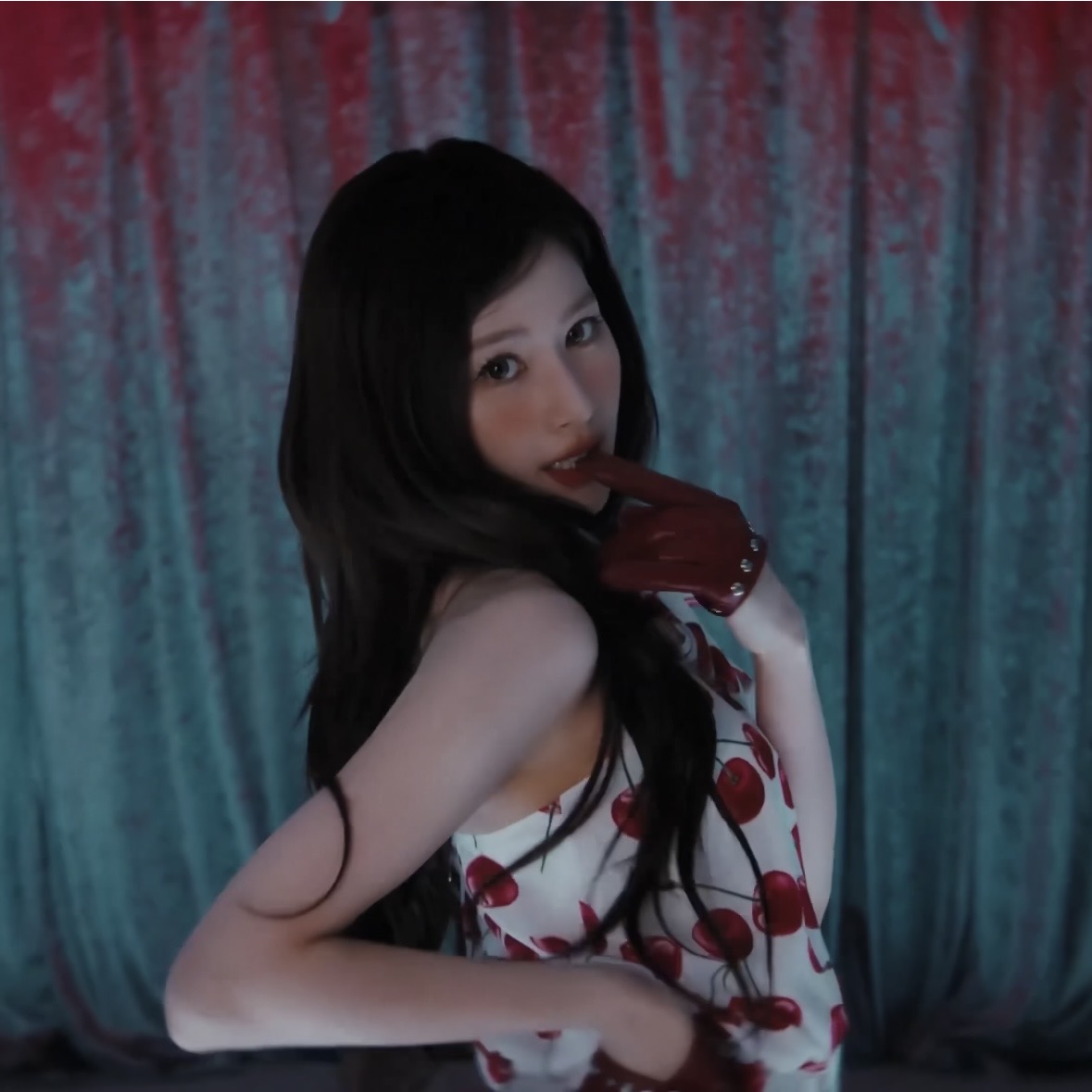 아니 잠시만 사나 솔로 Ma Cherry 미쳤어? 미친거야? 후렴에서 랩파트 너무좋아 중독성 미친것같음ㅜㅜ 큐티섹시의 아이콘이 말아주는 인간 체리... 이거 완전 사나 깔이잖아🥹😭