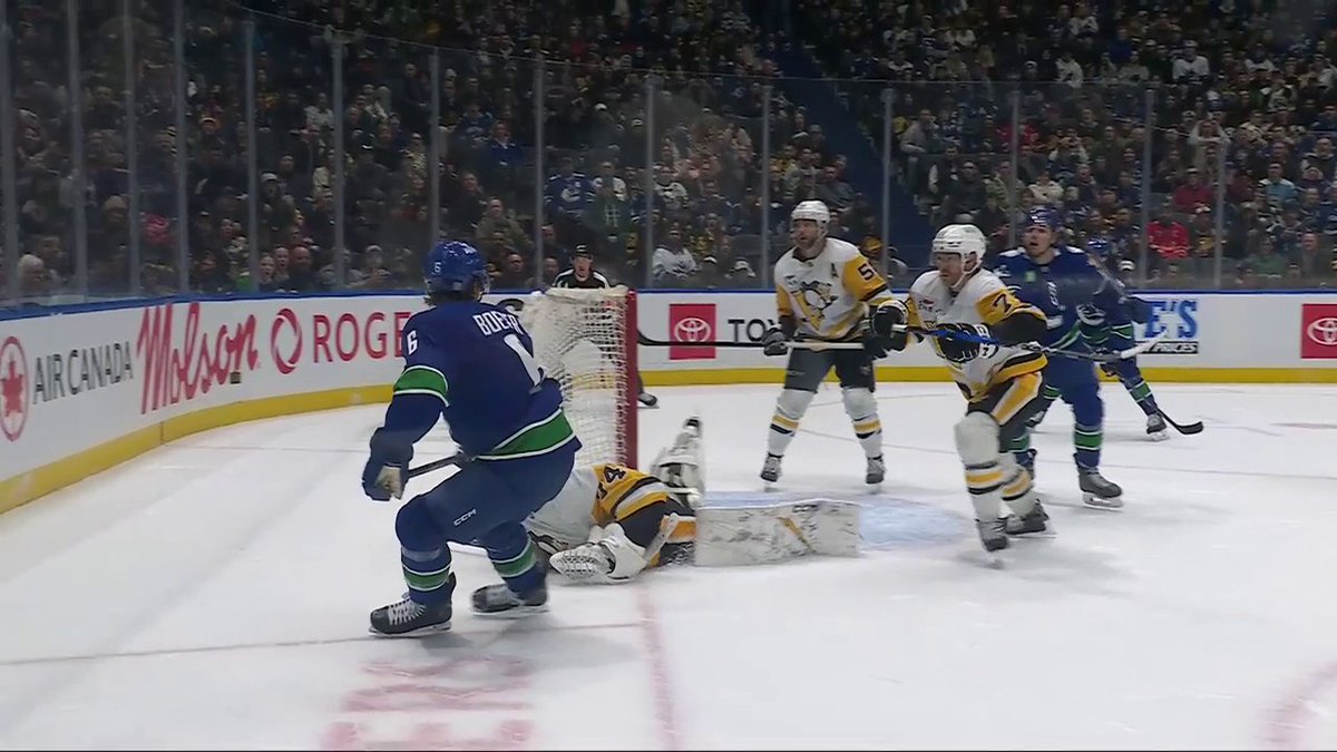 STUART SKINNER GAME-SAVING STOP 😳 Shades of Marc-Andre Fleury in the 2009 #StanleyCup Final??