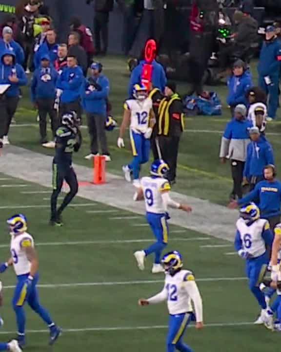 Here's an alternate angle of Tariq Woolen's penalty 👀 📺 FOX
