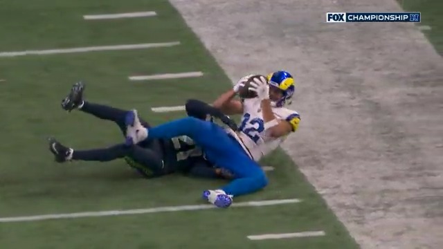 Puka was so close to being out of bounds on the final play 🤯 📺 FOX
