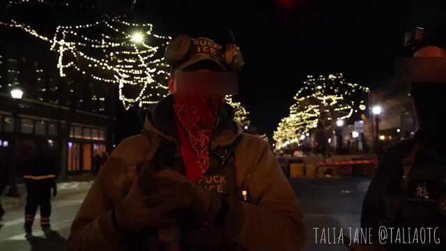 🇺🇸 ARMED PROTESTER AT PRETTI VIGIL: IF YOU'RE A CONSERVATIVE, AND A WORKING MAN, I'M ON YOUR SIDE TOO "I'm not for the parties. I'm for the working class. I think to any conservative out there that's watching this, if you're a working man, I'm on your side. I want you to be able to feed your family. I want you to be able to go home safe to your kids. This isn't a conservative versus liberal issue. It's a government versus the people issue. And you're part of the people." Source: Talia Ben-Ora