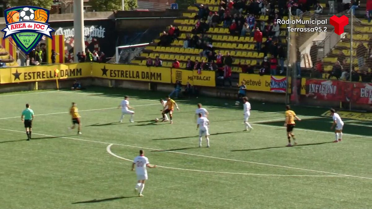 🔥⚽ I la polèmica no s’acaba aquí… Al minut 83, l’àrbitre Albert Manrique va assenyalar un penal molt discutit a l’àrea del Terrassa FC a favor del Sant Andreu, que va acabar significat l’empat final. 🤯 Decisió clau? ❌ Penal o no penal? 💬 Debat obert! #Polèmica #futbolcat