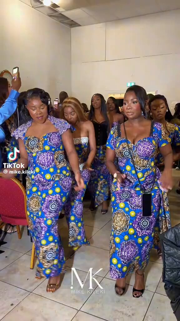L’homme noir qui épouse une femme noire épouse le bonheur. Ici, c’est la Congolaise. Tribu : mukongo 🇨🇩