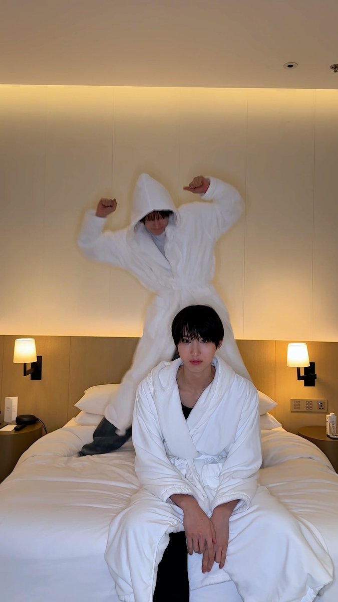 bed mode on 😈 #KickFlip #킥플립 #Juwang #Donghwa