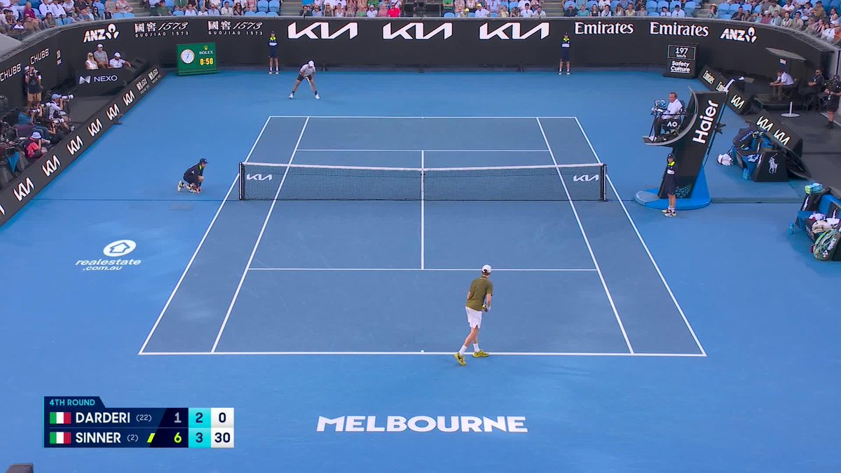Jannik Sinner hits a STUNNING drop shot against Darderi at the Australian Open. Becoming one of the most unpredictable shots in tennis. 🇮🇹😮💨