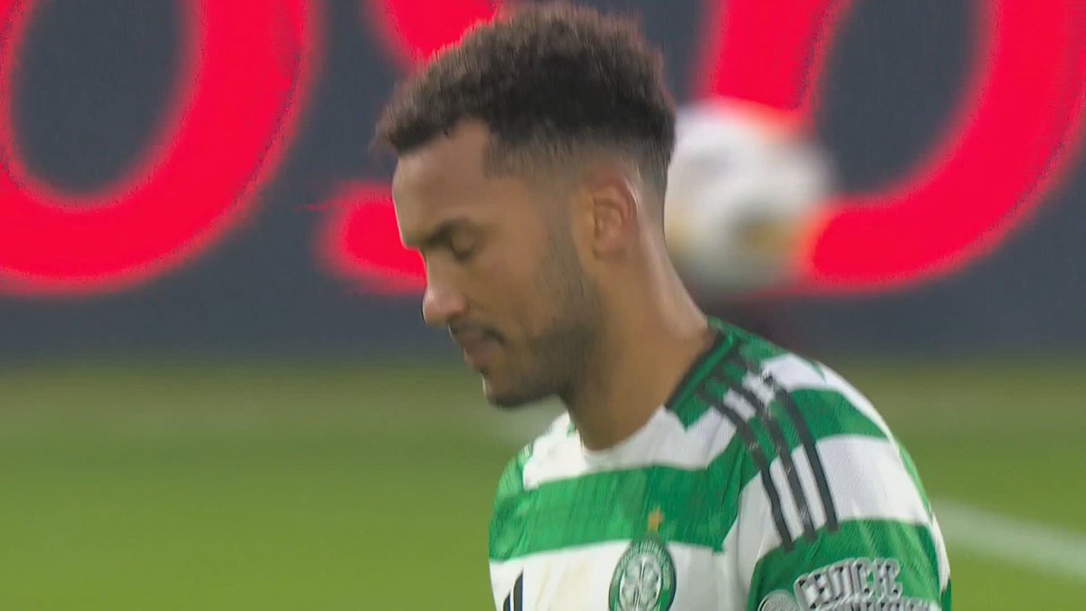 🗣️ "I think this is really harsh... the referee has got it right on field." 🗣️ "It's a possible goalscoring opportunity." Ref Watch takes a look at Auston Trusty's red card in Celtic's 2-2 draw with Hearts in the Scottish Premiership ⤵️