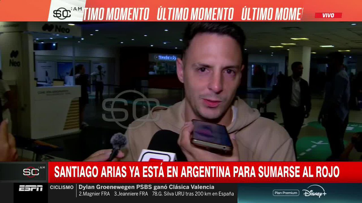 🚨✅🛬 F5: Santiago Arias llegó a Buenos Aires para presentar exámenes médicos con Independiente 🇦🇷 y firmar hasta diciembre de 2027.