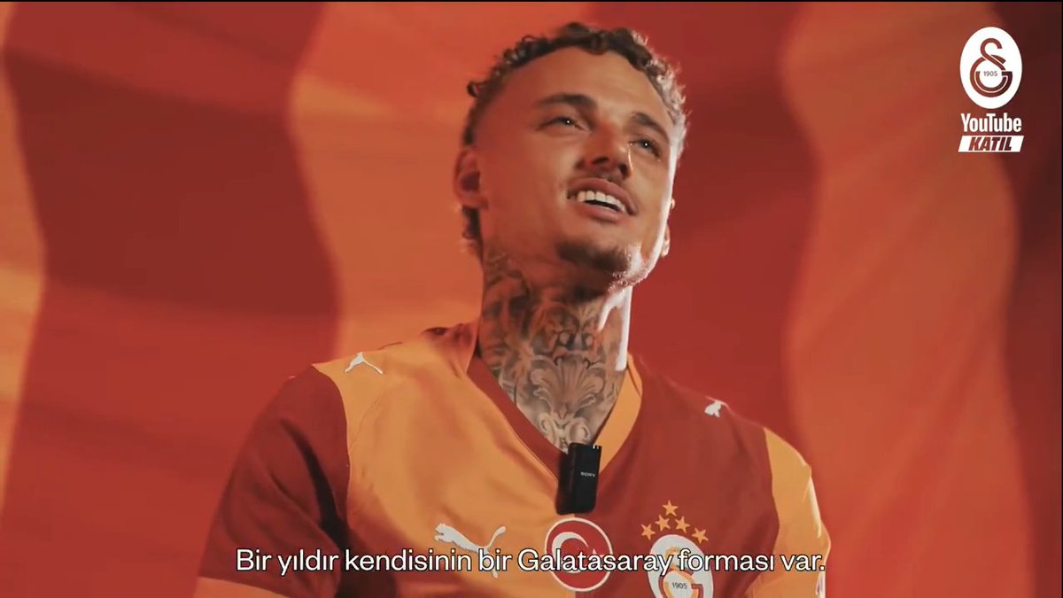 🔸 Ciro Mertens'in sorulması üzerine Noa Lang: "Çocuklarım futbolu seviyorlar. Oğullarım sabah uyandığında mutlaka forma gitmek istiyorlar. Şimdi dürüstçe bir şey söylemek istiyorum; bir yıldır kendisinin bir Galatasaray forması vardı zaten." (GS Youtube Katıl)