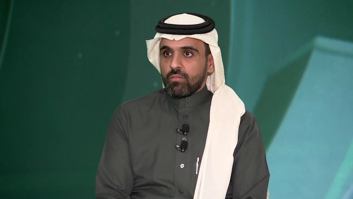 هذا الإعلامي الثقيل نايف الثقيل يعتبر علامة فارقة ومتميزة له طريقته الخاصة في الحصول على المعلومة والأفضل من ذلك كيف صياغتها وسردها اتمنى ان تكون له مساحة في البرنامج بشكل ثابت