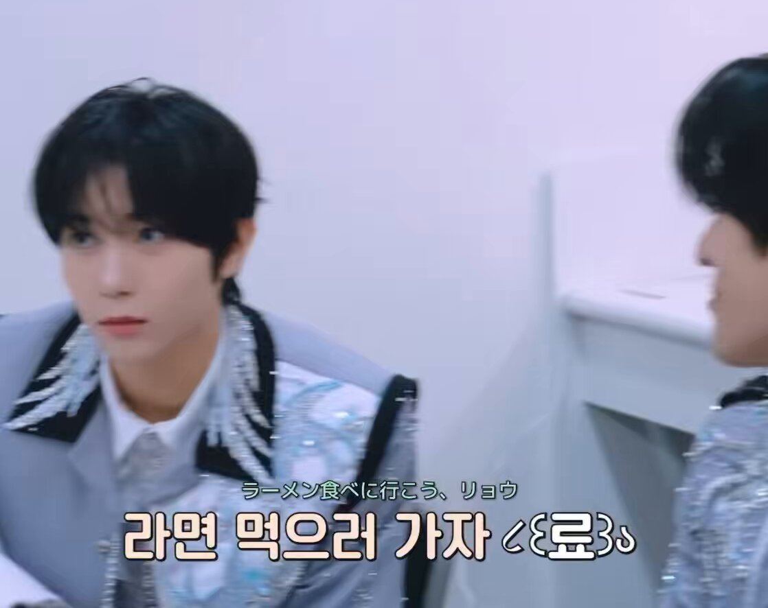 하씨 형이 료한테 라면먹으러가자니까 형 안갈꺼알고 료 억지웃음지음 활짝~웃어서 완전사람좋은웃음만드는게 ㄹㅇ개웃김포인트