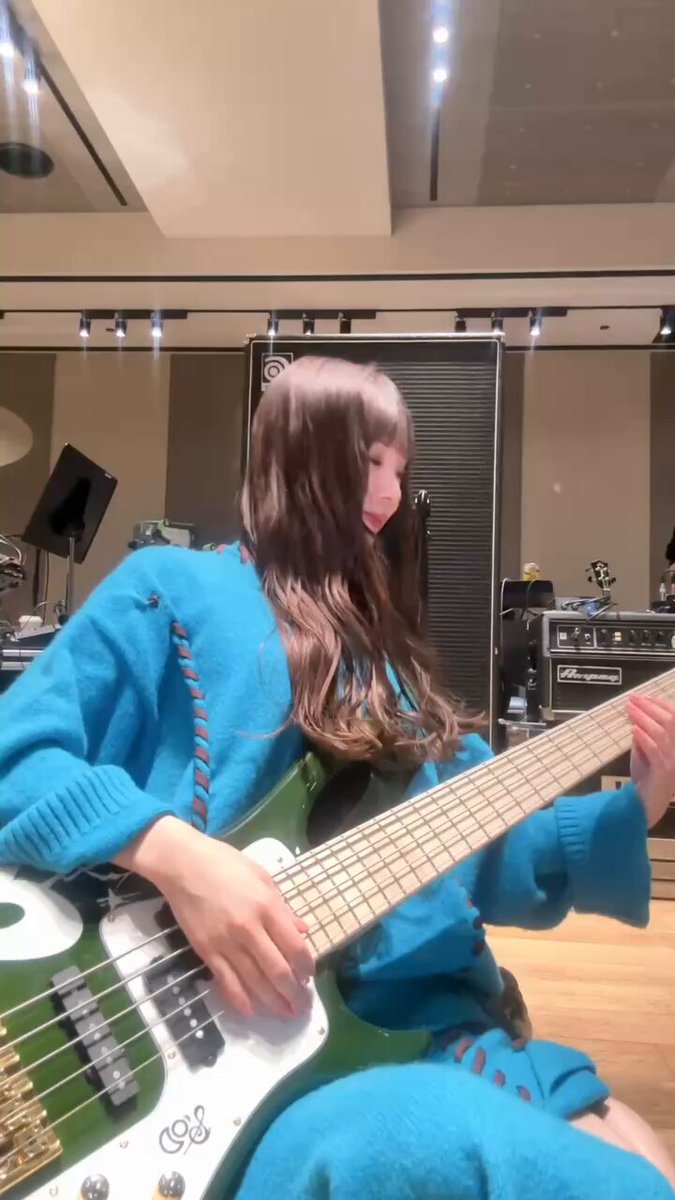 今日から月曜日ですねー！＾＾ 学校、お仕事お疲れ様でした🥰 今日も沢山弾いてきたよ🎸🍎 先日のリハ動画🩵🩵
