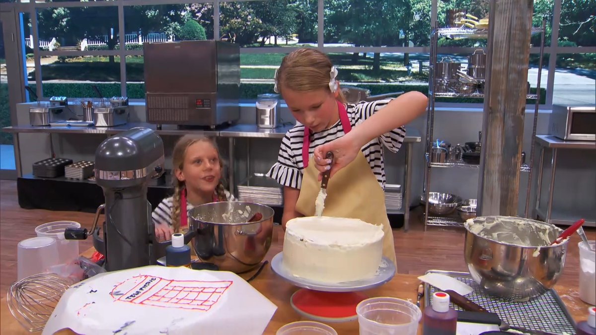 TONIGHT, the sibling teams must create puzzle cakes and decorate each piece to represent their sibling! 🧩🎂 Don't miss #BakingChampionshipNextGen, tonight at 8|7c.