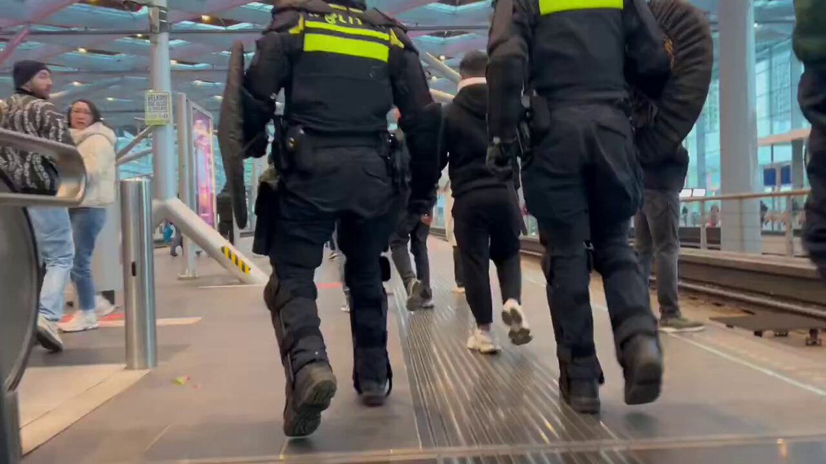 Gek hé dat weldenkende mensen een gruwelijke hekel hebben aan dit soort graf volk 👇🏼 0 respect en schelden met vreselijke ziektes, meer kunnen ze niet. #Allochtonen #Tuig