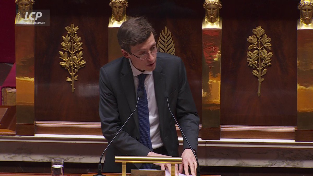Interdiction des portables dans les lycées : "La surexposition aux écrans menace nos jeunes", affirme le ministre de l'Education nationale, Édouard Geffray. "L'interdiction seule ne suffira pas ; il ne faut pas seulement limiter, il faut éduquer." #DirectAN