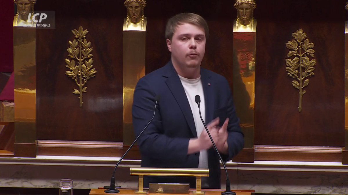 "Nous sommes une génération qui est née et a grandi avec internet, et vivra avec internet toute sa vie ", fait valoir Louis Boyard qui défend la motion de rejet préalable de son groupe, dénonçant au travers du texte "une opération de communication qui ne sert à rien". #DirectAN