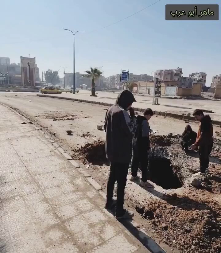 When I was in northeast Syria, our driver used to joke: “If the SDF digs one more tunnel from Amuda to Semalka, all of ‘Rojava’ will end up underground.” He said he was just waiting for the roads to collapse. Turns out it wasn’t a joke. It’s happening now!