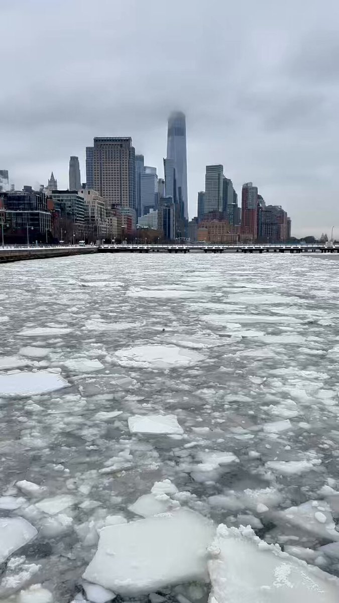 Ice seen floating on the Hudson River after yesterday’s big winter storm. ❄️🌊