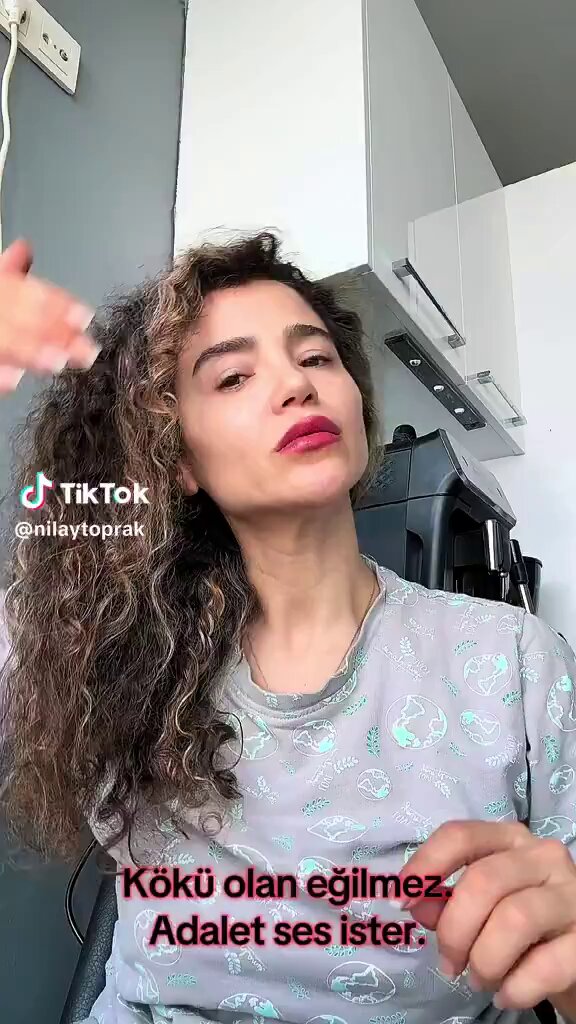 Sosyal medya fenomeni Nilay Toprak da "saç örme" kampanyasına destek verdi. Toprak, sosyal medya üzerinden "Kökü olan eğilmez. Adalet ses ister" diye yazdı