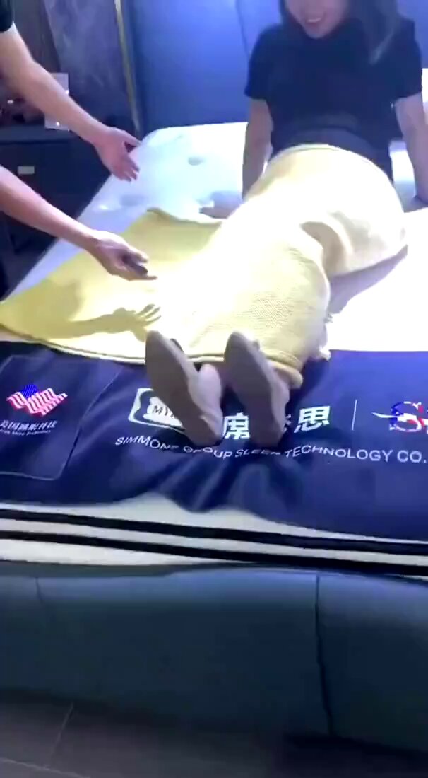 Bu yatak cinsel ilişki esnasında ölü balık gibi yatanlar için tasarlanmış