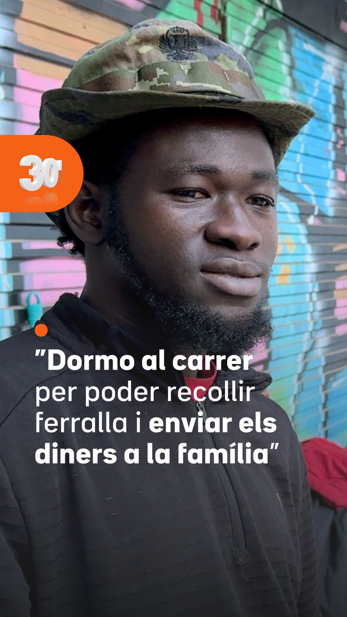 "Visc al carrer per poder recollir ferralla." Des del desallotjament del B9, el Buba, de 24 anys, viu en una tenda de campanya al carrer. És el fill gran i la seva mare i germans necessiten els diners que els envia a Gàmbia #B9Badalona3cat #30minuts3Cat