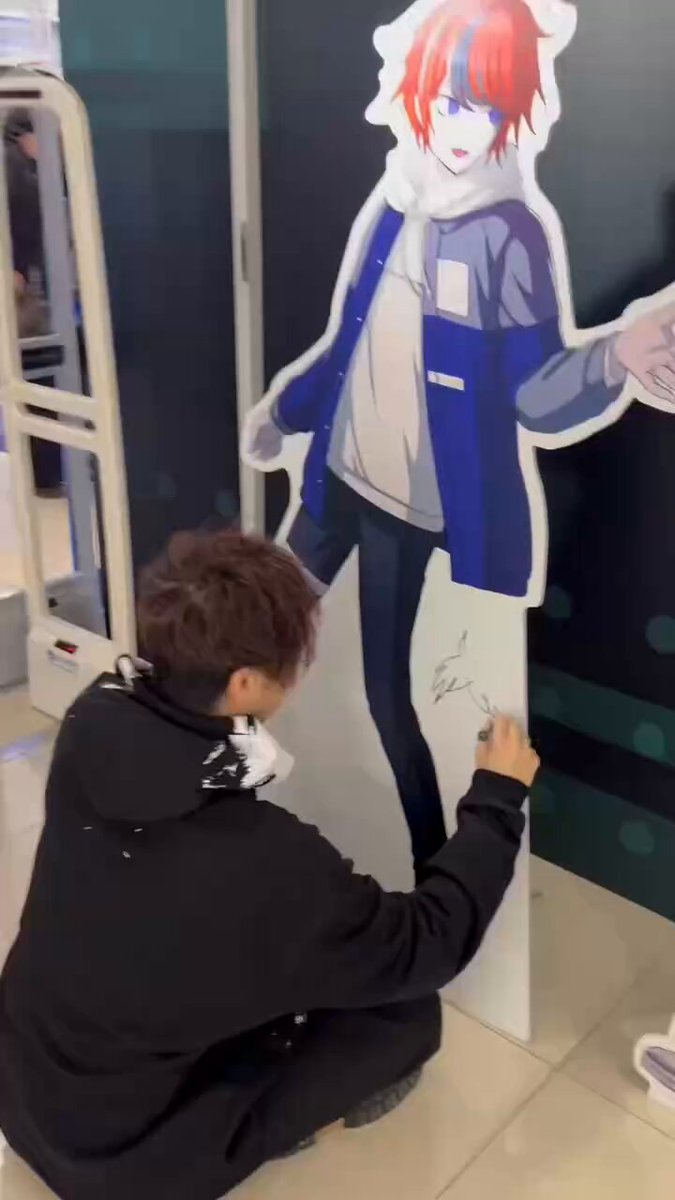 パネルに一生懸命サインしてきました。 この直筆キャラクターサインが貰える 「過狂集会」の追加チケット販売は1/29(木)19時～、です！