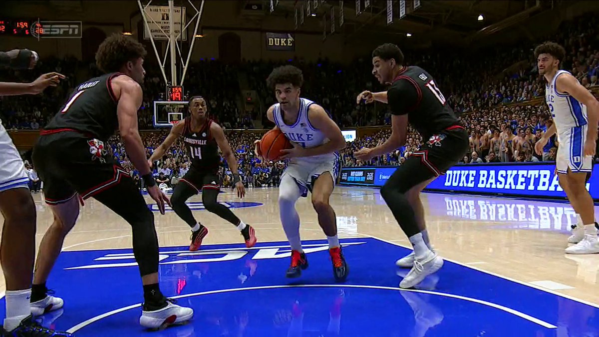 The brother connection ❤️ Boozer ➡️ Boozer for the tough bucket 🔥 Watch No. 20 Louisville-No. 4 Duke NOW on ESPN and the ESPN App