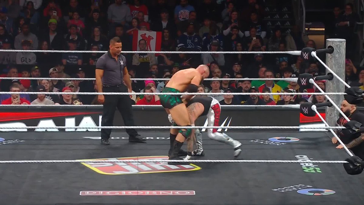 What a right hand from Austin Theory! 😲
