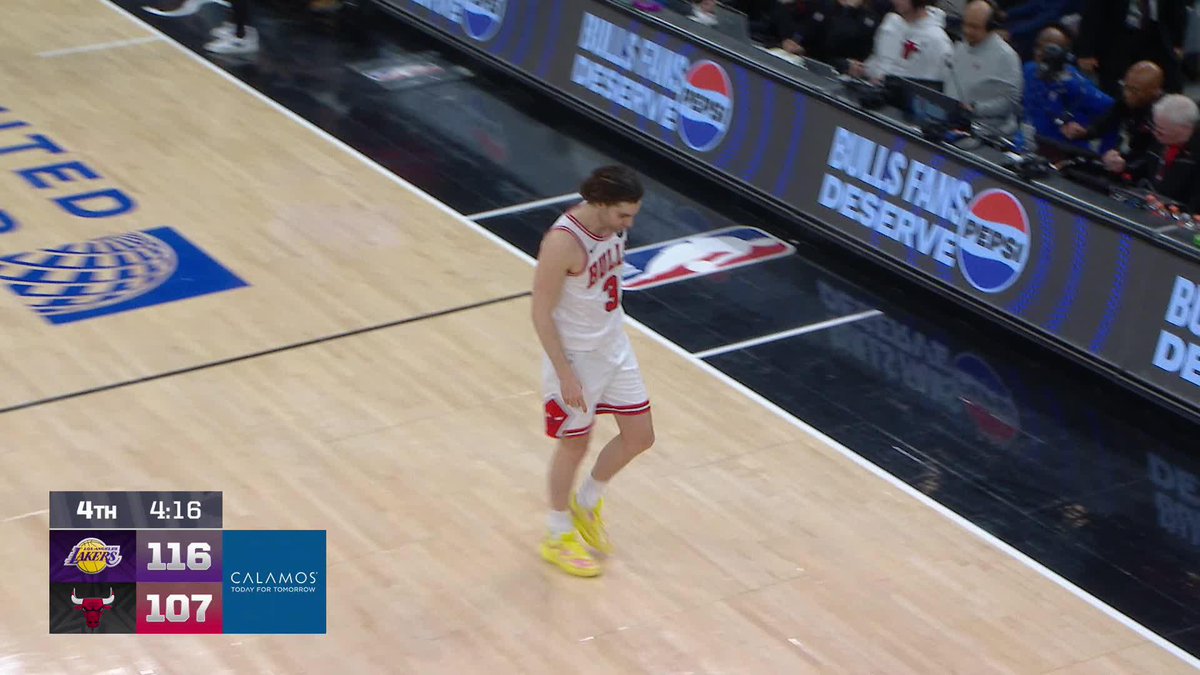 This didn't count... but Josh Giddey hit this from 80 feet. @JoshGiddey | Chicago Sports Network