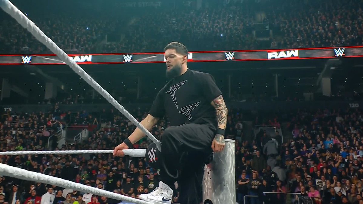 A relentless attack by Finn Bálor on player/coach! 😨