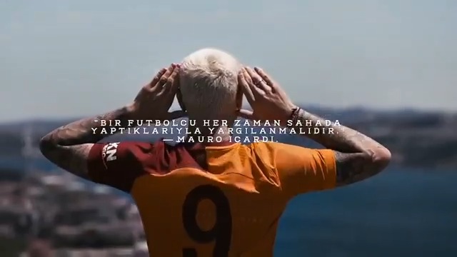Sakatlandın sustun, hayat vurdu eğilmedin. 40M veren Arapları görmezden gelip bu armayı seçtin. Biz seni tabelayla değil duruşunla yazdık tribüne. Bu tribün vefasız değil Düşerken de kalkarken de yanındayız kral!💛❤️