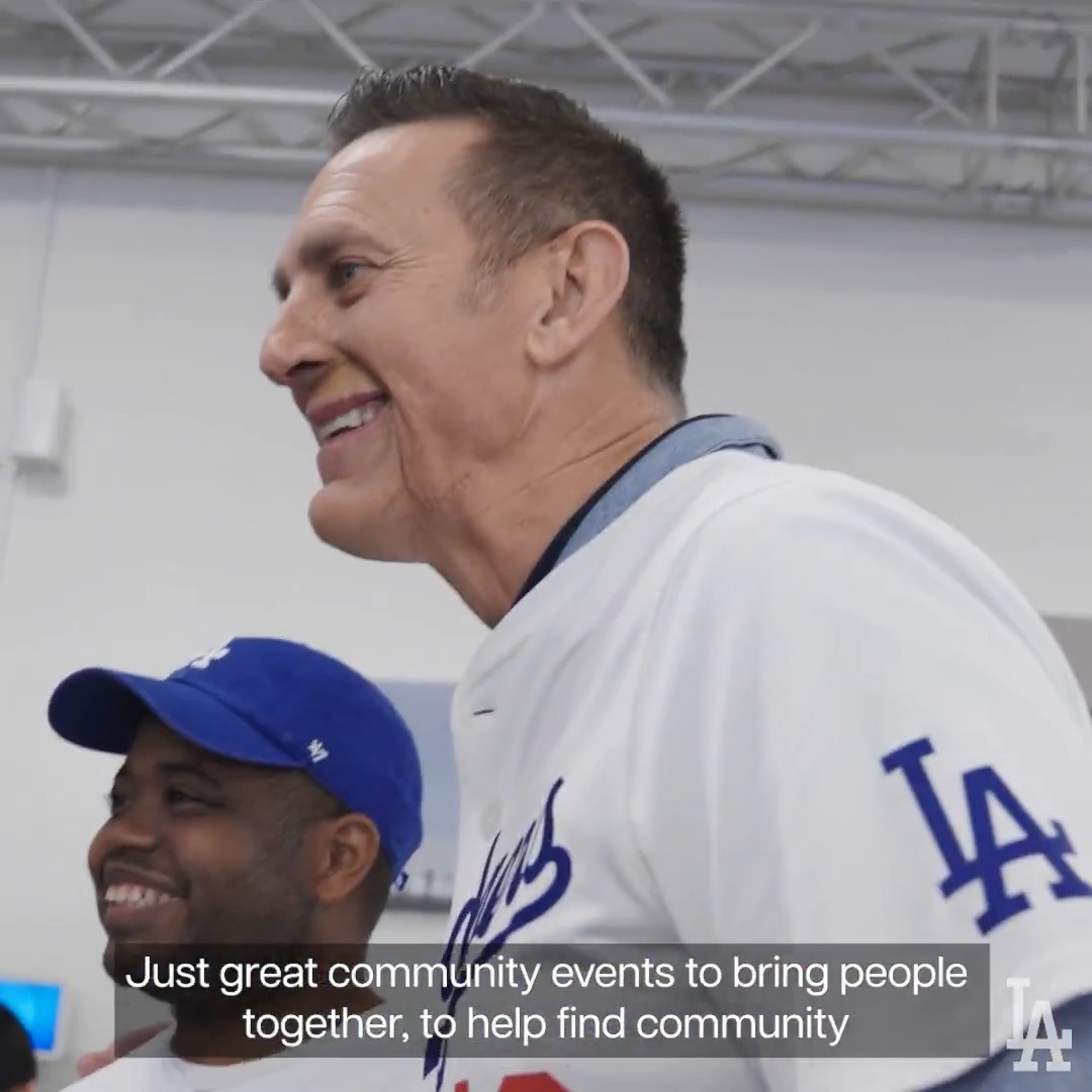 Next on the #DodgersLoveLA Community Tour, Dodger Alumni Matt Luke stopped by Adrian’s Place to host an art workshop for individuals with intellectual developmental disabilities. They participated in arts and crafts and took photos with the World Series trophy.
