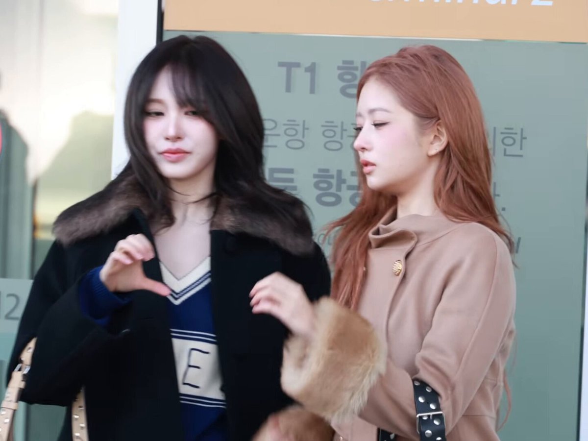 they were both shaking trying to make the heart 😭