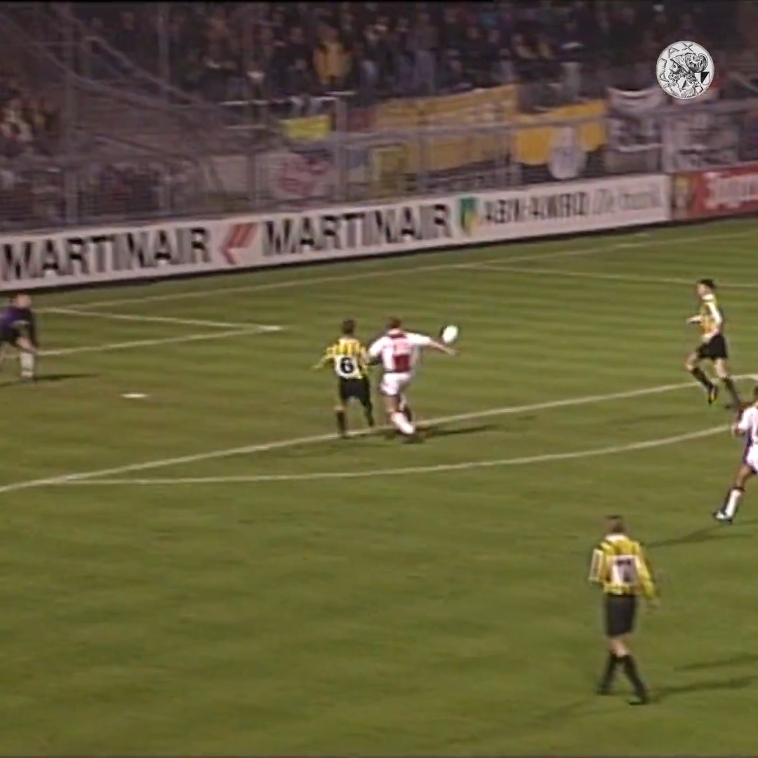 On January 27, 1993, Dennis Bergkamp scored this spectacular goal ⭐️ #OTD